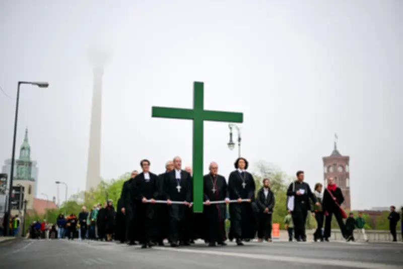 Ostern in Berlin und Brandenburg: Christen gedenken mit Prozessionen und Gottesdiensten