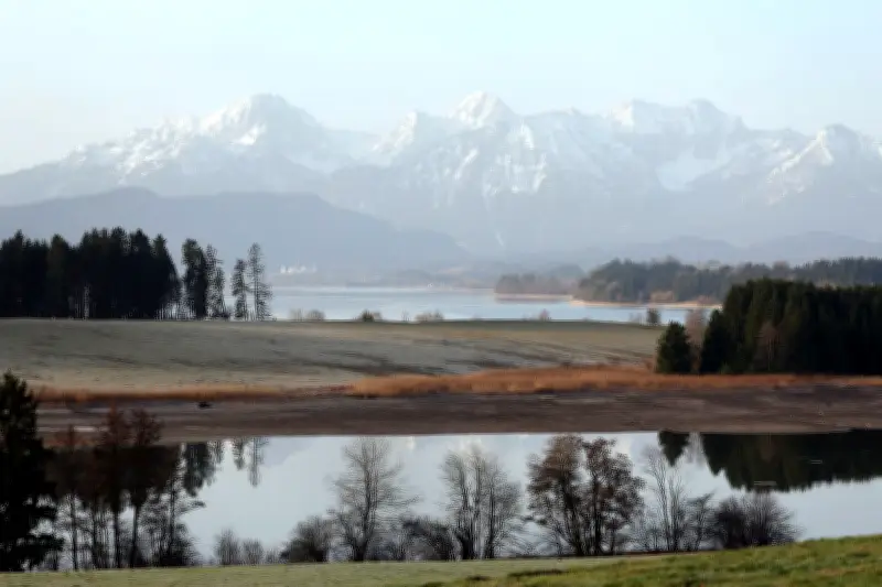 Ostern in den Alpen: Frühlingsgefühle im Tal, Wintergefahr am Berg