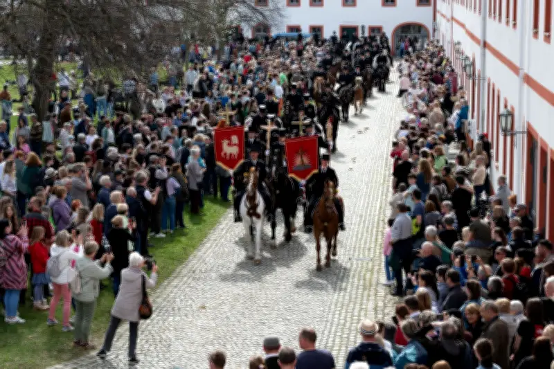 Osterreiter in Sachsen locken Tausende Schaulustige bei frühlingshaften Temperaturen an