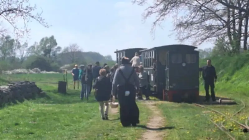 Osterstart der Schmalspurbahn: Sonderfahrten durch die Friedländer Wiese