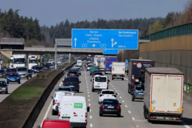 Osterverkehr: Lange Staus auf Autobahnen und volle Flughäfen erwartet