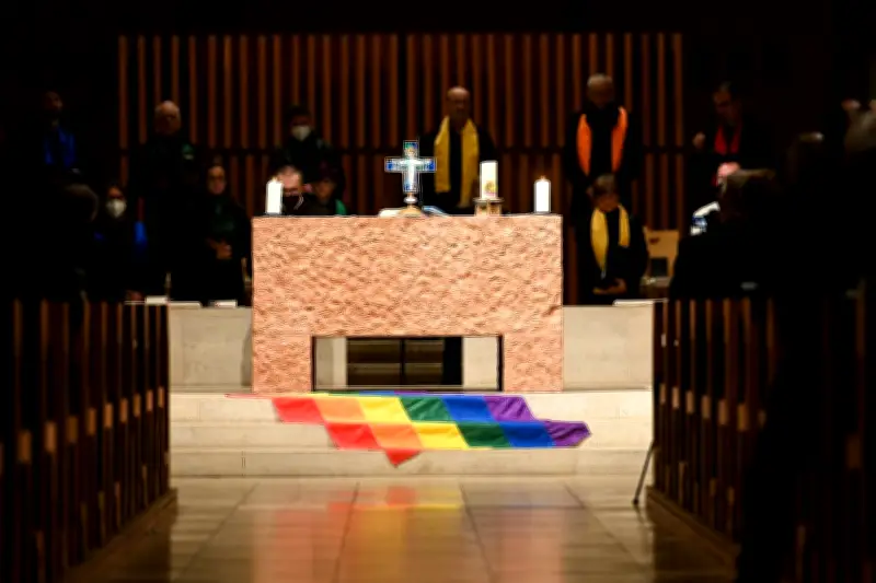 Papst bremst queere Segnungen: Deutsche Bischöfe beraten über Lösungen