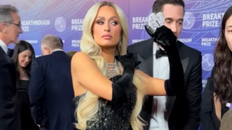 Paris Hilton glänzt mit Handspiegel beim Wissenschafts-Oscar: Promi-Treffen in Los Angeles