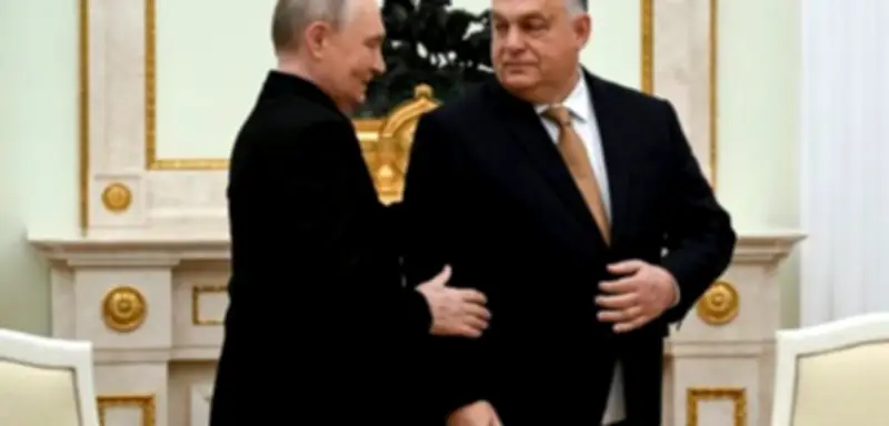 Perfide Wahlkampfhilfe für Orbán: Wie Russland und die USA Europas Feinde unterstützen