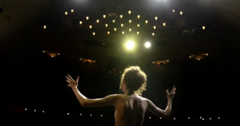 Phänomenale Kritik: Julia Riedler als Fräulein Else in den Kammerspielen