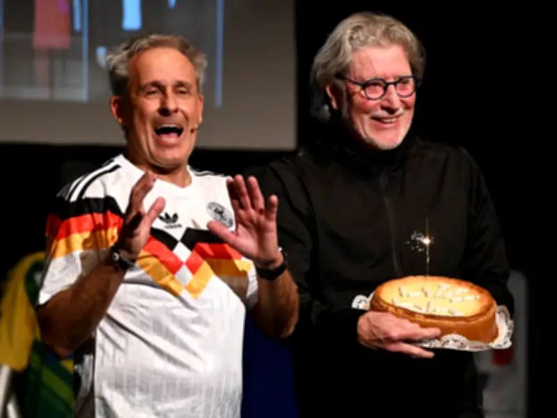 Pierre Littbarski feiert 66. Geburtstag mit eigener Theaterpremiere in Köln