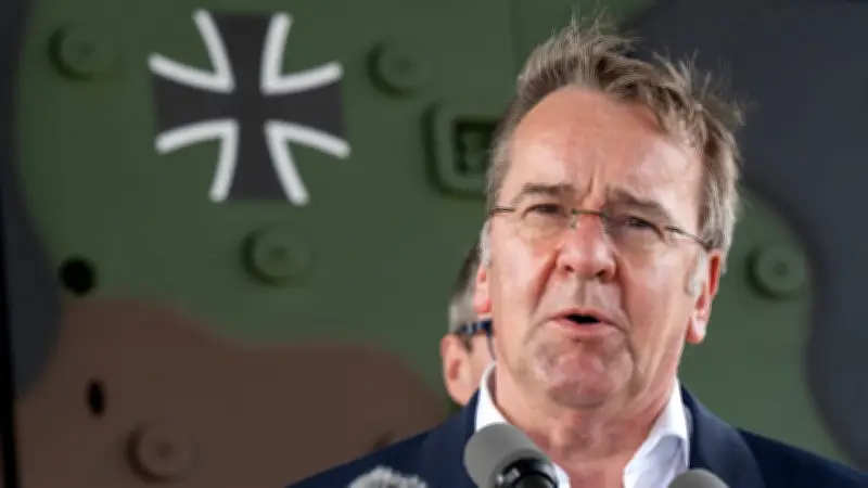 Pistorius korrigiert Wehrdienst-Regel: Keine Genehmigung für Auslandsreisen nötig