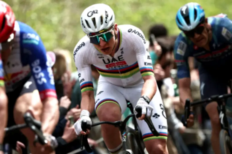 Pogacar verpasst historischen Sieg bei Paris-Roubaix - Van Aert triumphiert