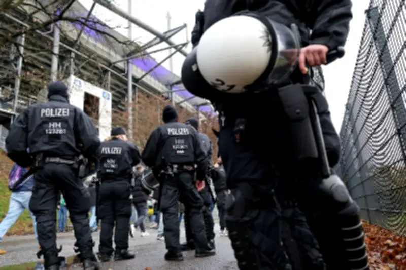 Polizei stuft Nordderby Bremen gegen HSV als Risikospiel ein - Massive Einsatzkräfte