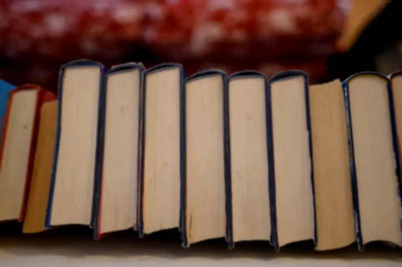 Polizei warnt vor Betrug beim Bücherverkauf: Rentnerpaar verliert viel Geld