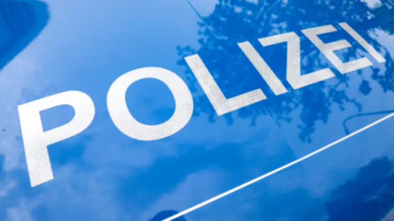 Polizeieinsatz in Zeitz eskaliert: Tatverdächtiger und Beamter bei Flucht verletzt