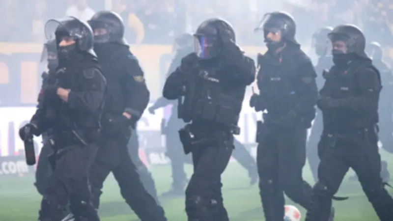 Polizeigewerkschaft fordert Geisterspiele nach Hertha-Randale: „Steuerzahler zahlt für Chaoten“