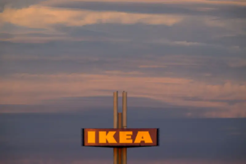 Portugal: Elegante Frauen stehlen Ikea-Möbel und fliehen im Luxusauto