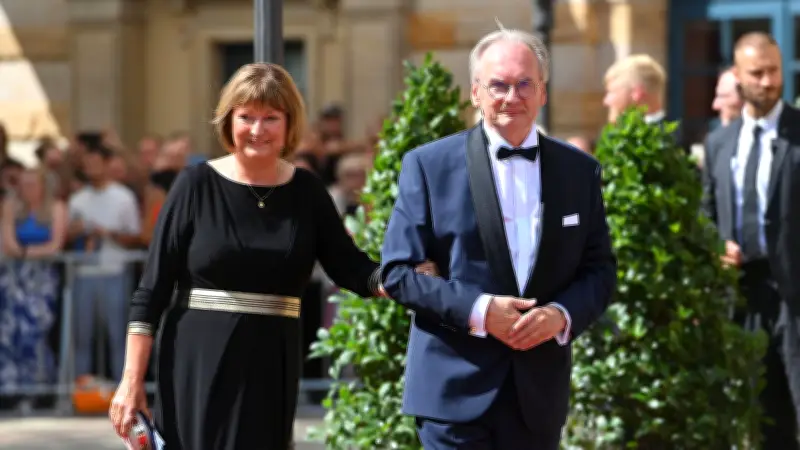 Private Details: Haseloff und Ehefrau plaudern im MDR-„Riverboat“