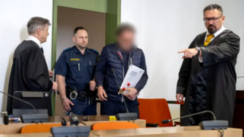 Prozess gegen mutmaßliche Putsch-Komplizen: Angeklagter soll blutige Entführung von Lauterbach geplant haben