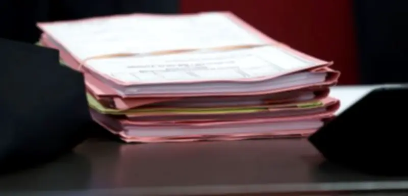 Prozessauftakt in Düsseldorf: 79-Jähriger gesteht tödlichen Hammerschlag auf Ehefrau