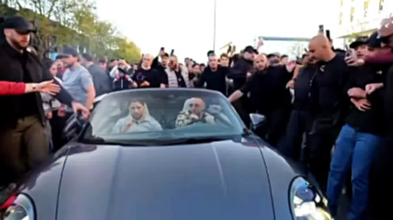 Rapper Dardan und Azet: Hunderte Fans legen München lahm