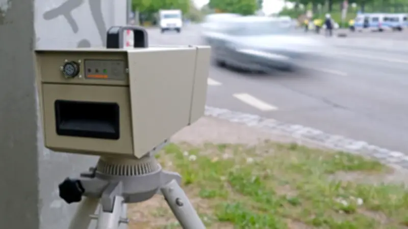 Raser bei Brehna mit 201 km/h geblitzt: Bußgeld und Fahrverbot drohen