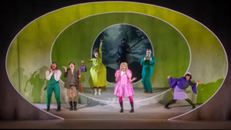 Rauschhafte Premiere: Volkstheater Rostock feiert mit 'The Black Rider' ein Feuerwerk der Theatermagie