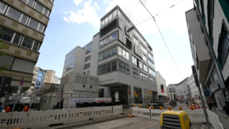 Razzia bei Orthopäden: Verdacht auf 300.000 Euro Sozialbetrug durch Krankschreibungen