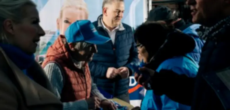 Rechtsextreme im Aufwind: Warum die AfD auf dem Schweriner Marienplatz Zulauf erhält