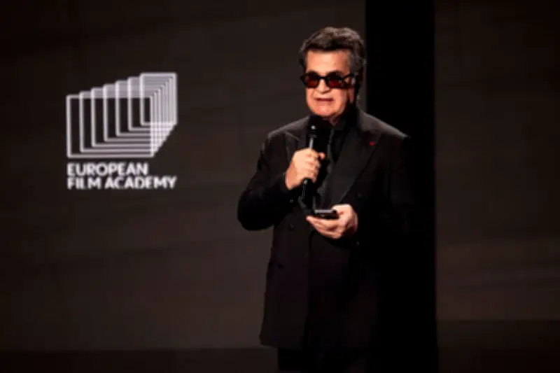 Regisseur Jafar Panahi kehrt trotz Haftdrohung und Krieg in den Iran zurück