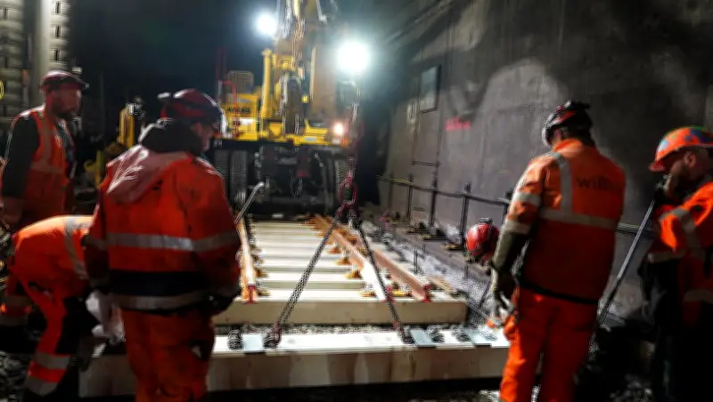 Rekord-Umbau am Isartor: Bahn erneuert 100-Tonnen-Weichen in 24-Stunden-Schichten