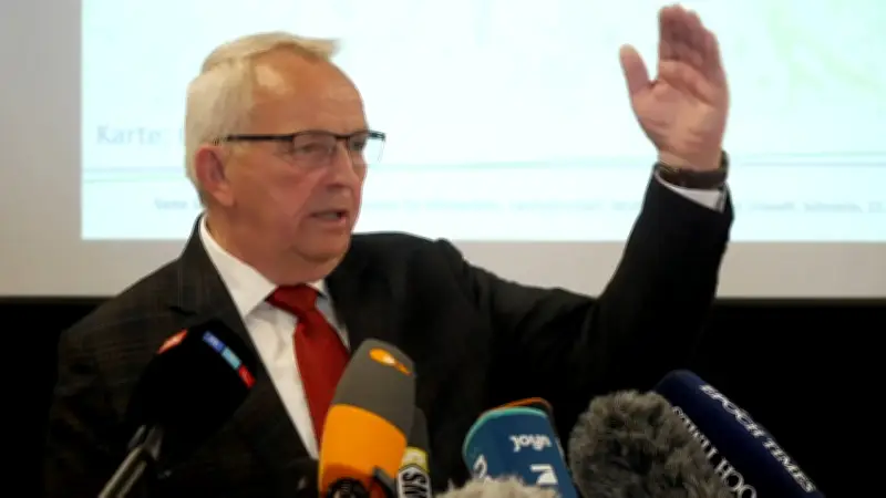 Rettungsaktion für gestrandeten Wal Timmy: Dramatischer Wasserpegelabfall gefährdet Meeressäuger