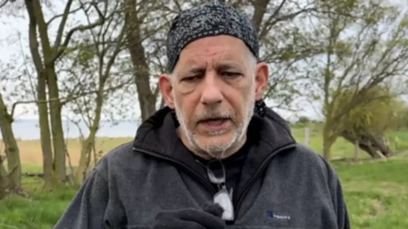 Rettungsaktion für gestrandeten Wal vor Poel: Taucher Sergio Barbaren erklärt den Rettungsplan