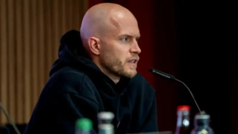 Rhein-Derby: Kölns Trainer kontert Hjulmands Rasen-Kritik