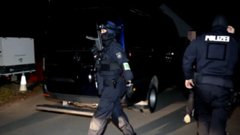 Riesen-Razzia gegen Hells Angels: 1200 Polizisten im Einsatz in NRW