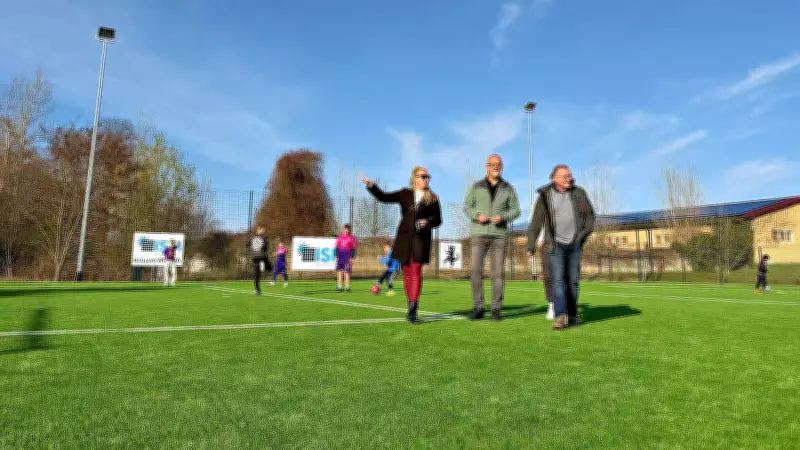 Roitzsch feiert neuen Kunstrasenplatz: 250.000 Euro Investition für den Breitensport