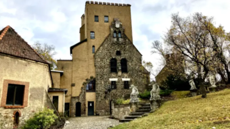 Roseburg bei Rieder: Beliebtes Ausflugsziel steht zum Verkauf