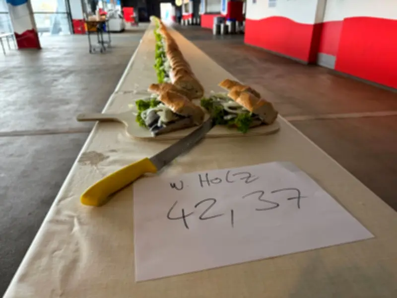 Rostock knackt Weltrekord: Längstes Fischbrötchen misst 42,37 Meter