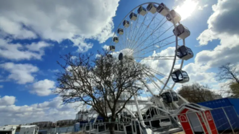 Rostocker Riesenrad-Eröffnung verzögert sich wegen Gastronomie-Aufbau