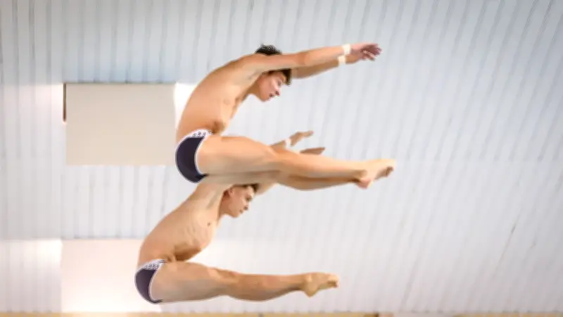 Rostocker Turm-Duo zeigt viereinhalb Vorwärtssalto beim Canada Cup of Diving