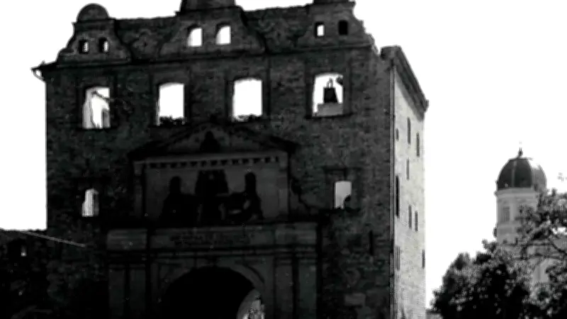 Rostocks Steintor: Von Wohnungen zur Gaststätte bis zu Kriegsschäden