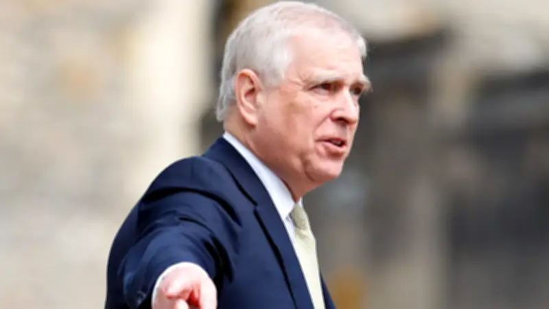 Royal-Autor enthüllt: Prinz Andrew soll Vizeadmiral im Buckingham Palace angegriffen haben