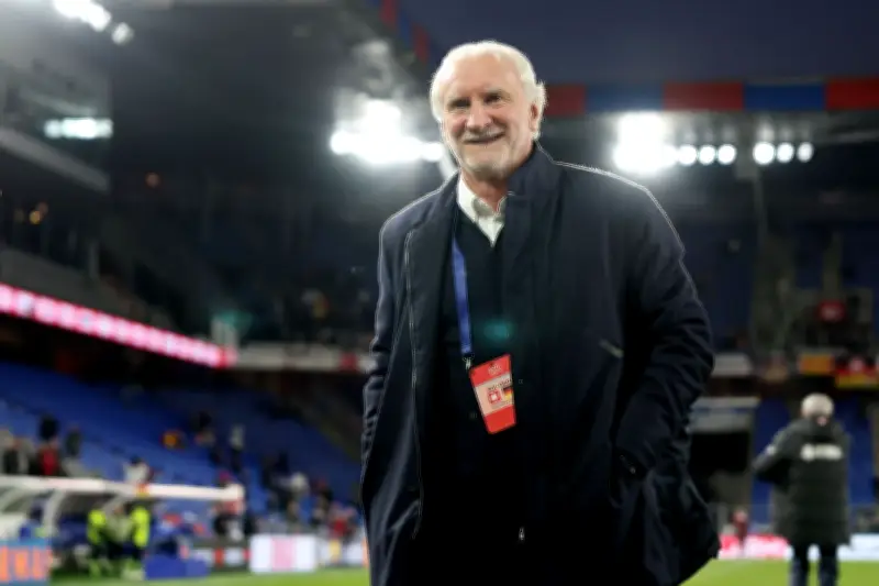 Rudi Völler würde für Ex-Mitspieler Münch auf sein Stadionticket verzichten