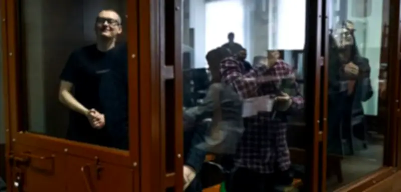 Russische Anti-Kriegs-Aktivisten von Wesna zu langen Haftstrafen verurteilt