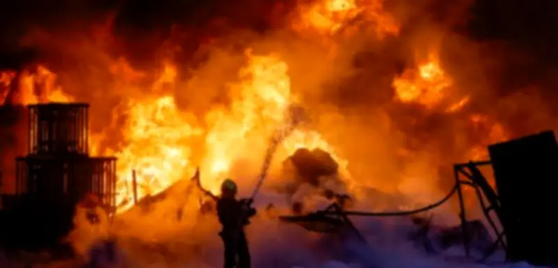 Russland bombardiert Ukraine mit 361 Drohnen und 21 Raketen - Kind stirbt in Kyjiw