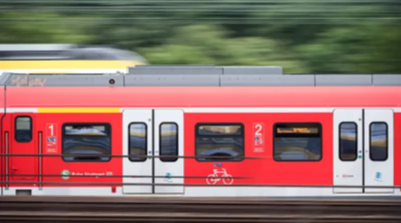 S-Bahn kollidiert mit herabhängender Oberleitung in NRW – Fahrgäste evakuiert