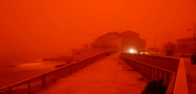 Saharastaub färbt Himmel über Kreta blutrot: Unwetter und Luftbelastung in Griechenland