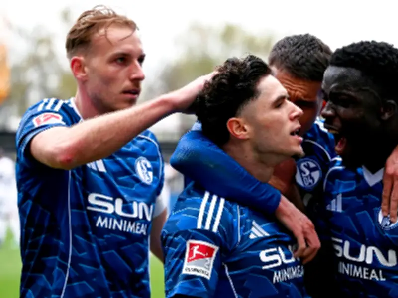 Schalke 04 trotzt Unterzahl: Sieg im Spitzenspiel festigt Aufstiegsträume