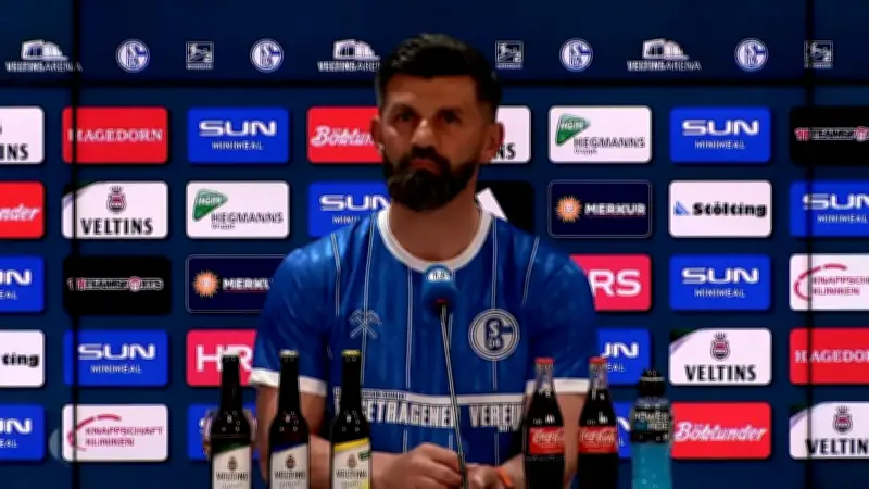 Schalke-Trainer Miron Muslic zeigt Solidarität mit Ultras bei Pressekonferenz