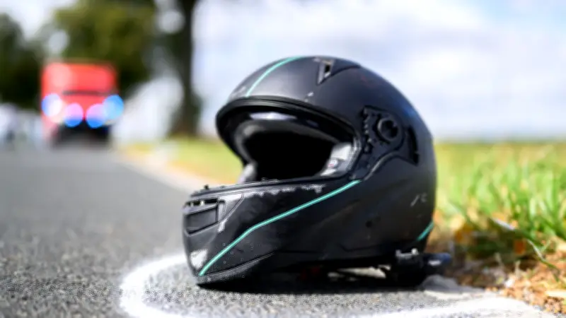 Schmerzhafter Saisonstart für Biker: Zwei Motorradfahrer in Uckermark nach Bremsmanövern verunglückt