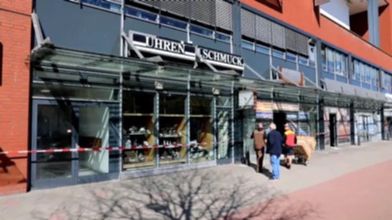 Schmuckgeschäft in Rostock ausgeraubt: Fahndung nach Dieben läuft