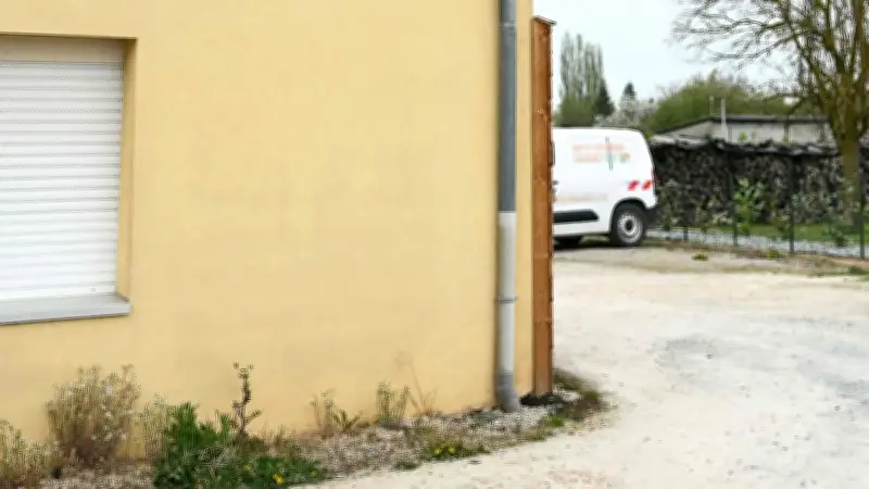 Schockfund in Frankreich: Vater sperrte Sohn ein Jahr lang in Lieferwagen ein