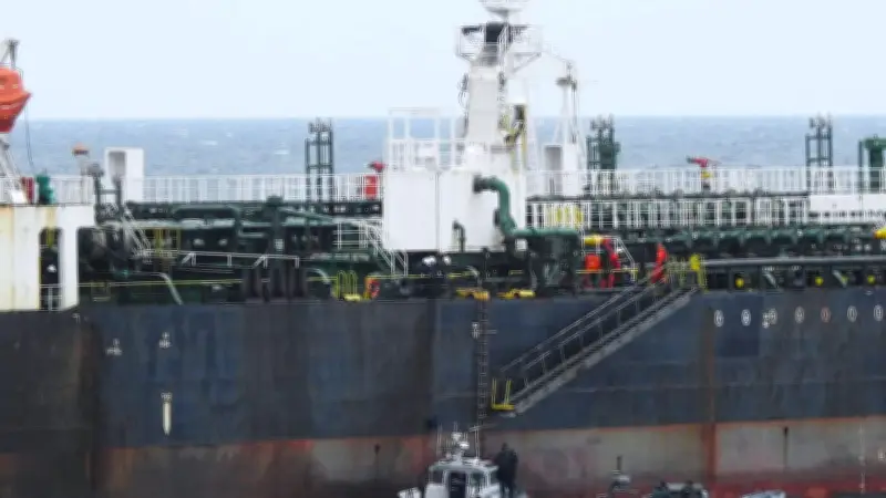 Schweden beschlagnahmt russischen Öltanker nach 12 km Ölteppich in Ostsee