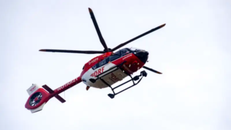 Schwerer Fahrradunfall auf B104: 19-Jährige mit Hubschrauber ins Krankenhaus geflogen